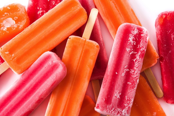 Recetas de popsicles energéticos para combatir el calor y reponer electrolitos