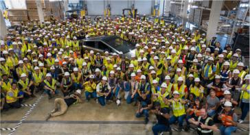 Elon Musk muestra el primer Cybertruck construido en Giga Texas