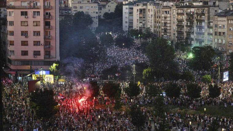 Masivas protestas en Belgrado exigen elecciones anticipadas