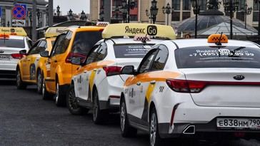 Putin aprueba ley para impulsar taxis fabricados en Rusia
