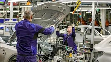 Putin advierte sobre el declive de la industria automotriz europea