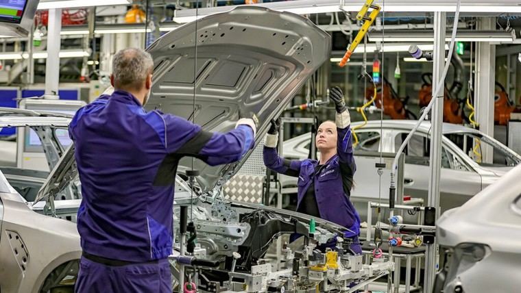 Putin advierte sobre el declive de la industria automotriz europea