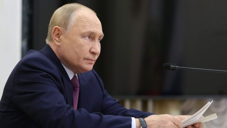 Putin se mantiene informado sobre atentados en Kursk y Briansk