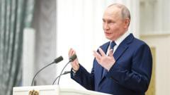 Putin se mantiene firme en Ucrania, pero ¿cambia el discurso público sobre la guerra en Rusia?