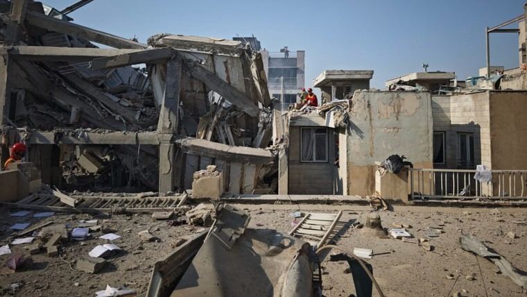 Israel ataca Irán y mata a altos mandos militares