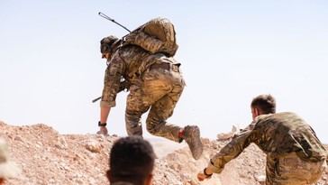 Reino Unido retira a sus tropas de Irak ante amenazas iraníes