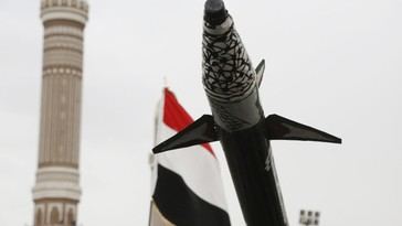 Hutíes lanzan ataque con misiles a base aérea en Arabia Saudita
