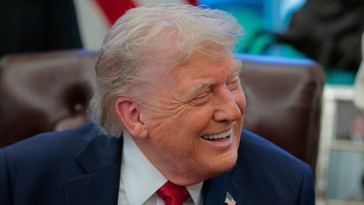 Trump confunde 