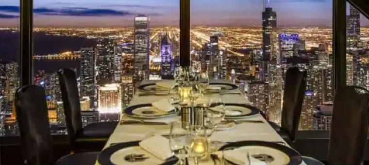 El icónico restaurante Signature Room de Chicago cierra por 'problemas de seguridad'