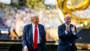 Trump solicita a la FIFA anular tarjeta roja a jugador estadounidense