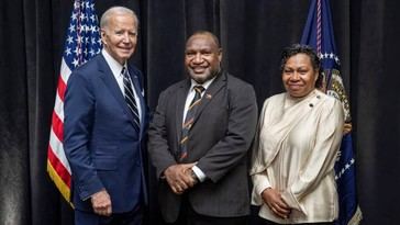 Biden conserva dos regalos diplomáticos de su mandato presidencial