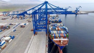 Decisión judicial frena expansión de Cosco en puerto peruano clave