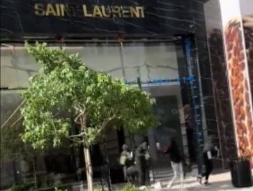 Un grupo de casi cincuenta encapuchados robaron en Yves Sant Laurent de California a plena luz del día