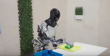 El robot humanoide de Tesla sorprende al mundo con sus nuevas capacidades