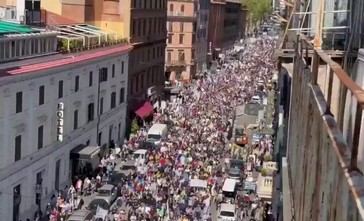 Miles de personas se manifiestan en Roma contra el plan de rearme de la UE