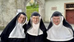 Tres monjas austriacas podrán quedarse en su convento si abandonan las redes sociales