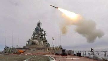 Rusia lanza misiles hipersónicos contra instalaciones militares en Ucrania