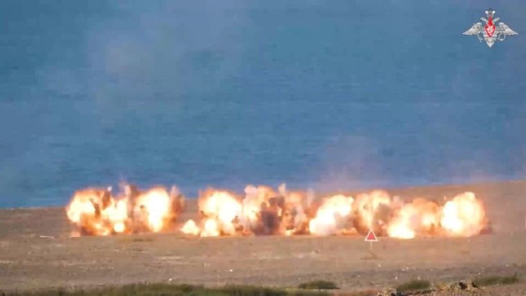 Rusia realiza ejercicios militares costeros con cazas y helicópteros