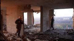 Drone ruso impacta un edificio en Kyiv, dejando al menos cuatro muertos