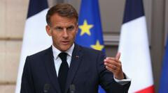 Macron advierte sobre el aumento de ataques híbridos rusos en Europa