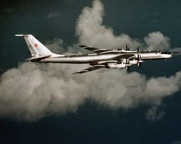 Bombarderos rusos Tu-160 realizan patrullaje de 16 horas en el Ártico bajo vigilancia de aviones de la OTAN