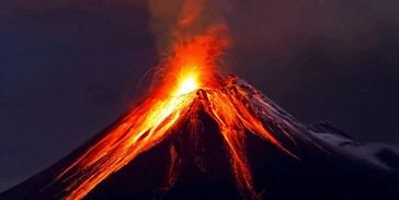 Erupción del volcán Klyuchevskoy en Rusia tras un terremoto de 8.8 magnitud y alertas de tsunami en el Pacífico
