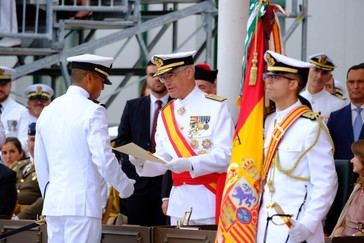 El Rey Felipe VI preside la entrega de Reales Despachos a nuevos oficiales de la Armada