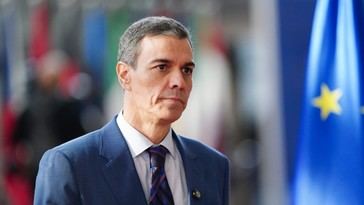 Sánchez respalda a Zapatero tras su imputación por tráfico de influencias