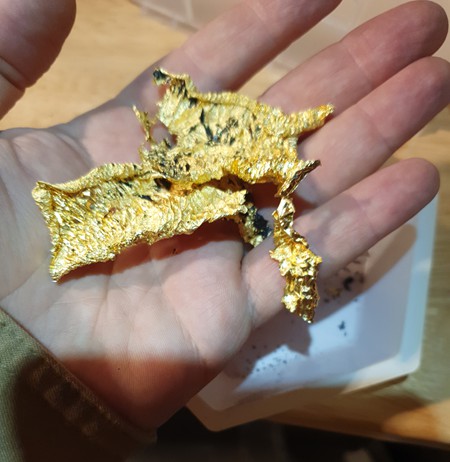 Investigadores hallan que el núcleo terrestre filtra oro y metales preciosos a través de volcanes