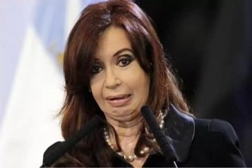Cristina Kirchner afirma no poder subsistir tras perder sus millonarias asignaciones