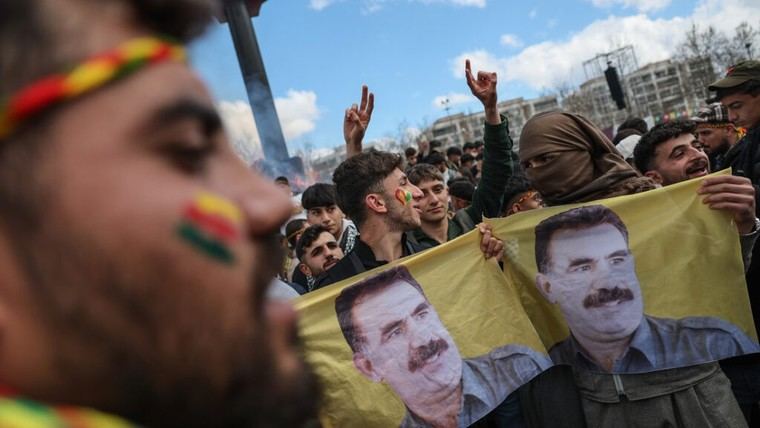 El PKK se disuelve tras cuatro décadas de conflicto con Turquía