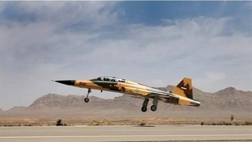 Avión militar iraní se estrella en maniobras, un piloto fallecido