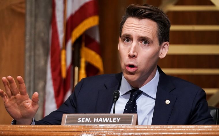 Senador republicano Josh Hawley 