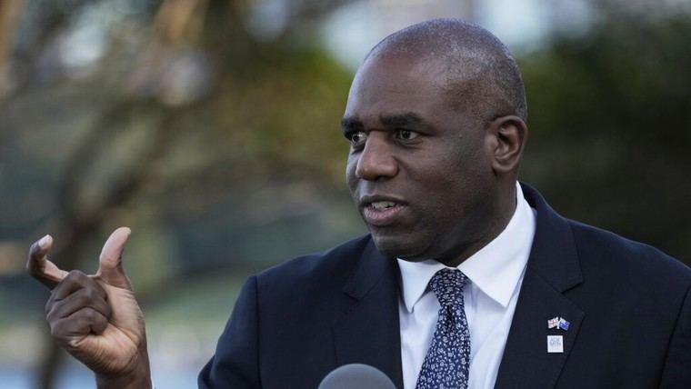 Canciller británico expresa su frustración por disputa entre Trump y Zelenski