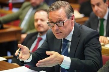 Serrano denuncia una asociación opaca para financiar las primarias de Sánchez sin transparencia