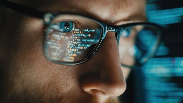 Mejora tu salud visual: alimentos y hábitos que protegen tus ojos del daño digital