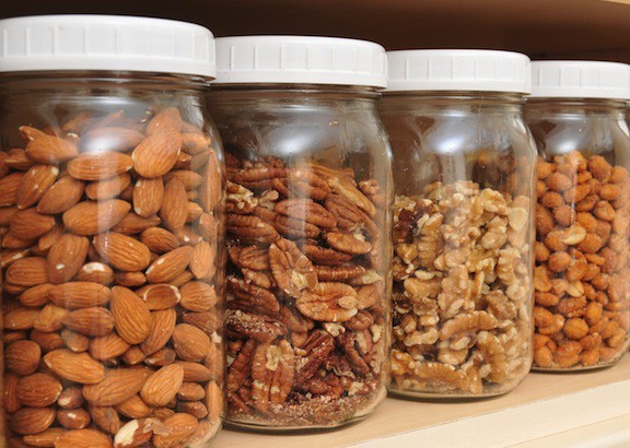 Sustituir snacks procesados por nueces reduce riesgo de síndrome metabólico hasta un 67% según estudio
