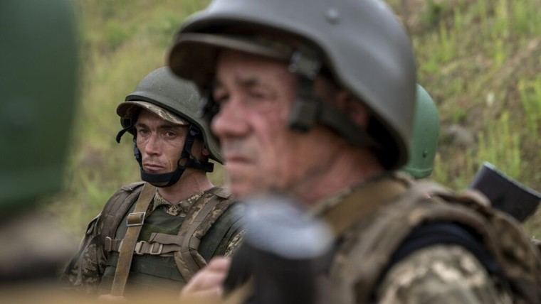 Deserciones masivas ponen al Ejército de Ucrania al borde del colapso