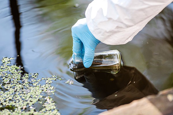 Innovador film solar promete purificar agua contaminada y salvar vidas