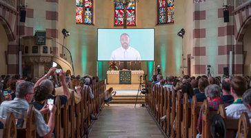 Iglesia cristiana reemplaza a pastor por un video de Inteligencia Artificial