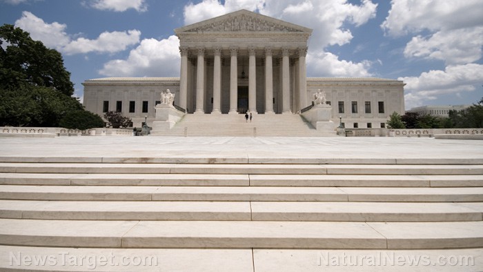 Suprema Corte permite deportaciones masivas de migrantes bajo programa de Biden
