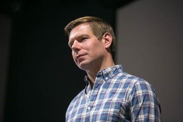 Swalwell inicia su campaña para gobernador de California en medio de acusaciones de fraude hipotecario
