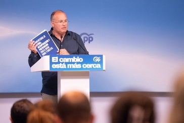 El PP presenta su plan para combatir incendios en el Congreso