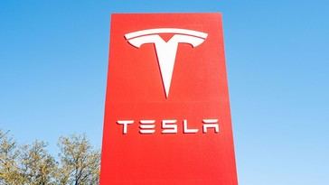 Tesla pivota hacia robots y robotaxis para impulsar su futuro ante caídas en ventas de autos