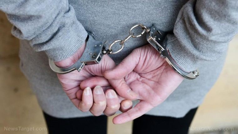 Ocho arrestos en Texas por operar clínicas de aborto ilegales