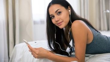 Uso nocturno del smartphone incrementa riesgo de pensamientos suicidas, revela estudio