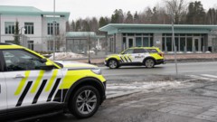 Tres hermanos detenidos tras explosión en embajada de EE. UU. en Oslo