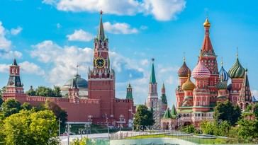 Candace Owens elogia a Rusia tras su visita y critica a EE.UU