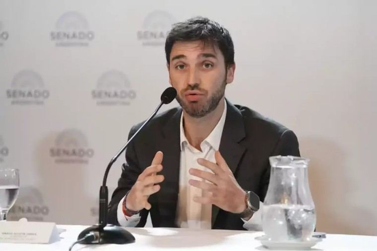 Torres acusa a un juez de comprometer el sistema de salud al ordenar cubrir una cirugía de feminización