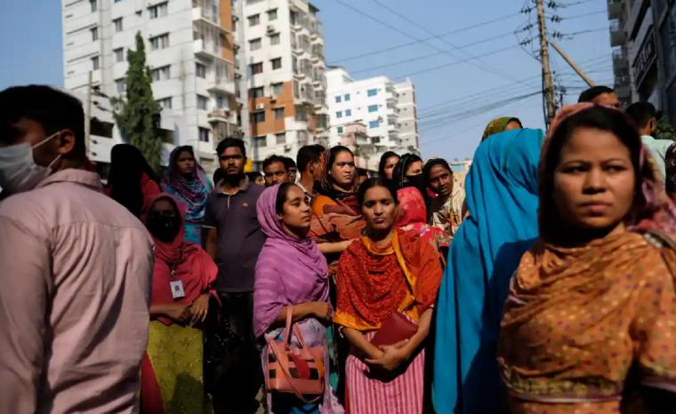 Las trabajadoras de las marcas de moda de Bangladesh temen morir de hambre